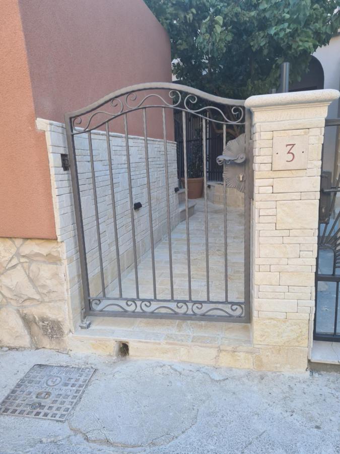 La Corte Di Kate-2 Biograd Na Moru Luaran gambar